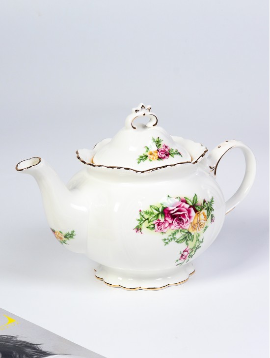 Fine Porcelain Country Roses Tea Pot With Gift Box